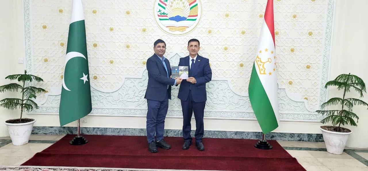 Renowned Pakistani Writer Muhammad Ali Pasha Presents Poetry Books to His Excellency Yusuf Sharifzoda