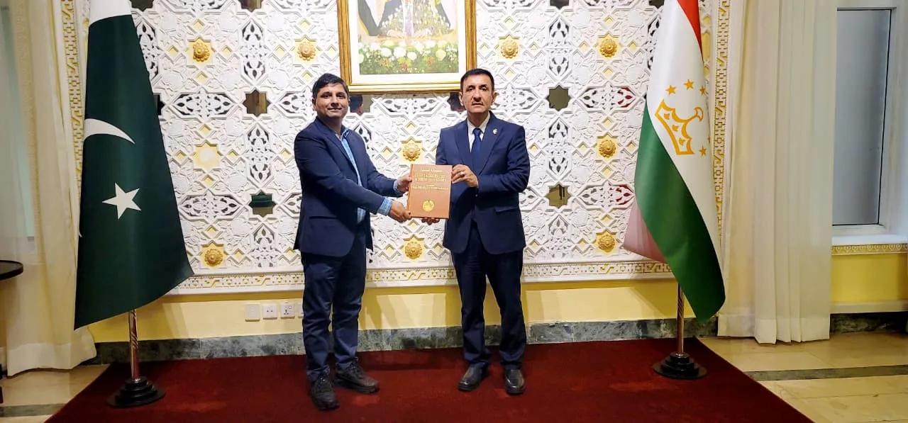 His Excellency Yusuf Sharifzoda Presents “The Tajiks in the Mirror of History” to Muhammad Ali Pasha